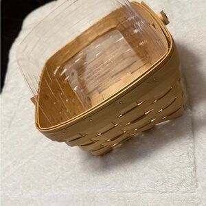 Elegant Tan Woven Basket with Clear Lid